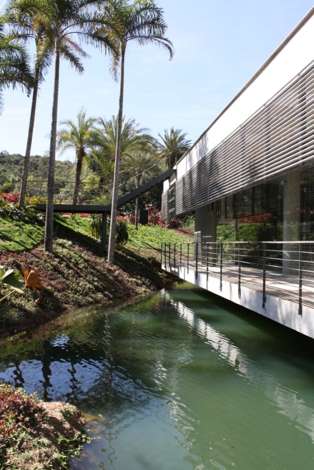 vista parcial da biblioteca