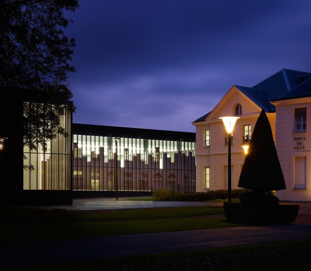 Gymnasium and redesign of the Town Hall square - Imagem 15